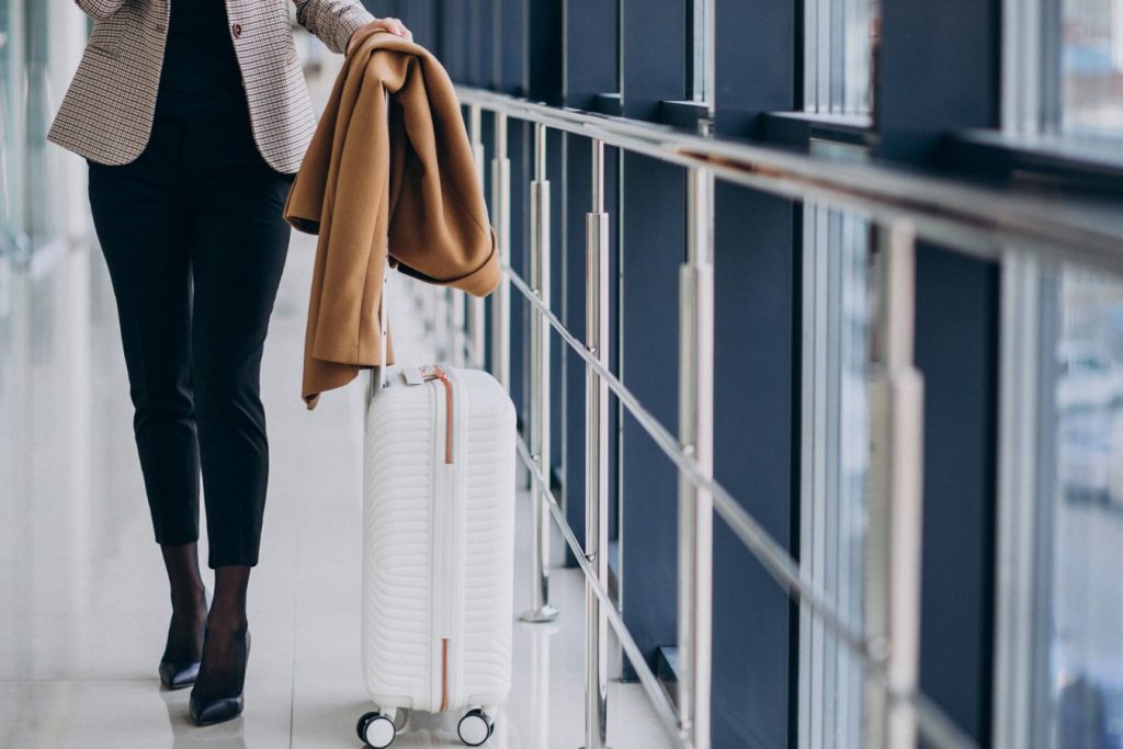 politica equipaje vuelos internacionales limite maletas facturadas y maleta de mano
